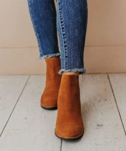 Lucy Avenue Side Stretch Booties Cognac