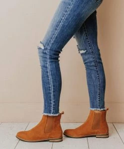 Lucy Avenue Side Stretch Booties Cognac