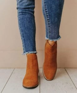Lucy Avenue Side Stretch Booties Cognac
