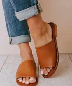 Elio Slip On Sandals Camel