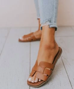 East Lion Shoes Madison Slide Sandal Camel