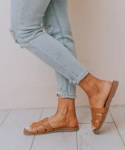 East Lion Shoes Madison Slide Sandal Camel