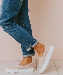 Shoes Perforated Sneakers Mauve