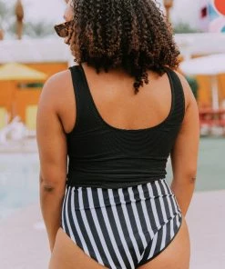 Lucy Avenue Plus Size Dominica Knot Top Black