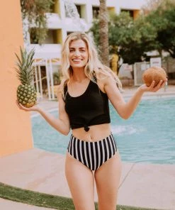 Lucy Avenue Plus Size Dominica Knot Top Black