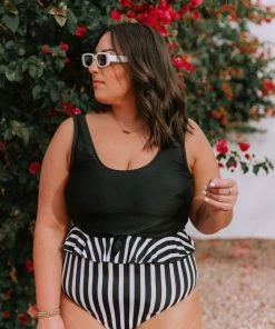 Lucy Avenue Plus Size Dominica Knot Top Black